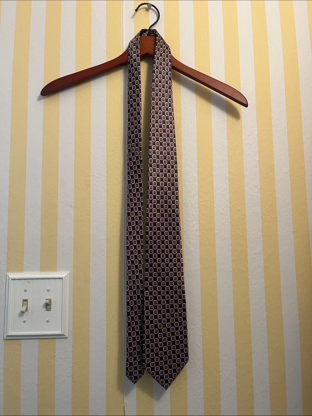 Classic Geometric Pattern Men's Tie in Navy and Rust